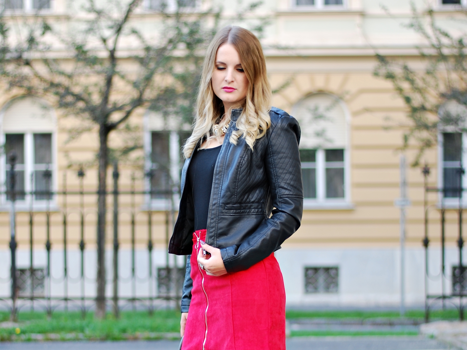 All black and a touch of red - Fashion Look Rock Skirt - Fashionladyloves - Modeblog - Fashionblog