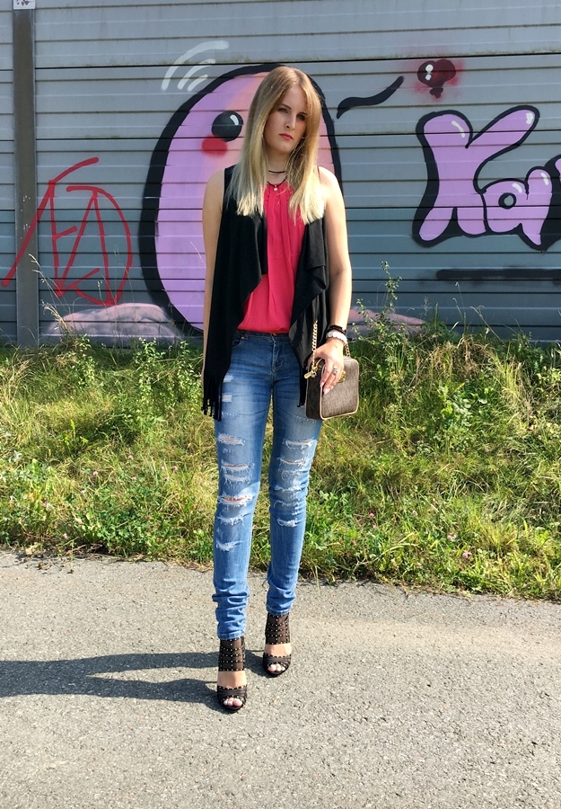 My favorite Ripped Jeans - Outfitpost - Mode - Fashion - Michael Kors Jet Set Handtasche - Fashionladyloves by Tamara Wagner 