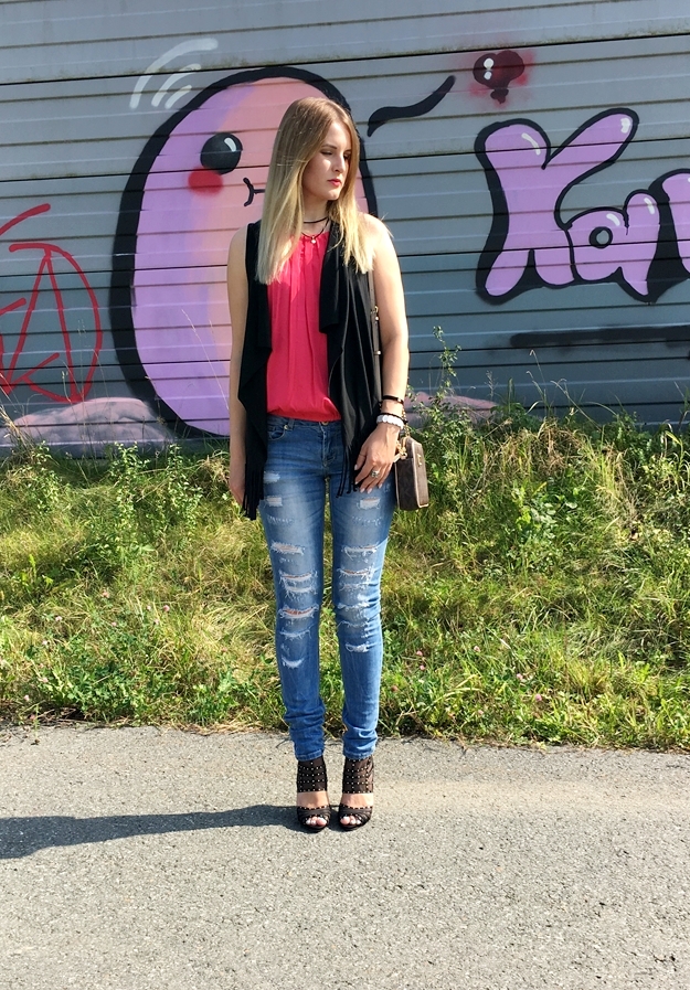 My favorite Ripped Jeans - Outfitpost - Mode - Fashion - Michael Kors Jet Set Handtasche - Fashionladyloves by Tamara Wagner 