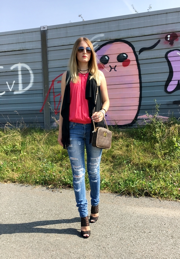 My favorite Ripped Jeans - Outfitpost - Mode - Fashion - Michael Kors Jet Set Handtasche - Fashionladyloves by Tamara Wagner 