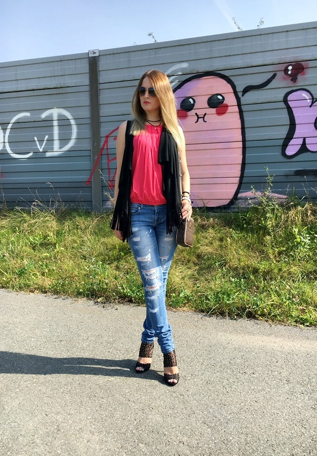 My favorite Ripped Jeans - Outfitpost - Mode - Fashion - Michael Kors Jet Set Handtasche - Fashionladyloves by Tamara Wagner 