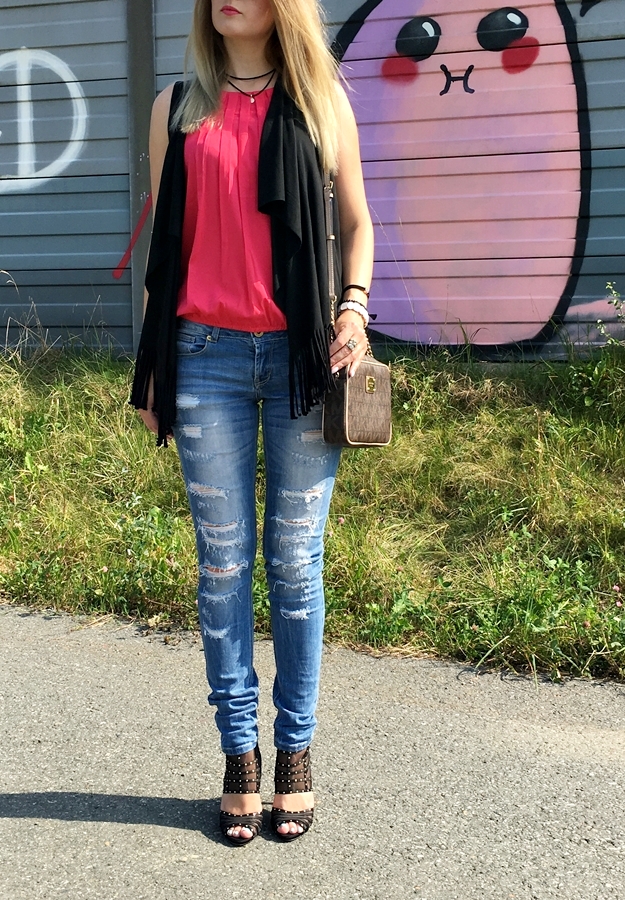 My favorite Ripped Jeans - Outfitpost - Mode - Fashion - Michael Kors Jet Set Handtasche - Fashionladyloves by Tamara Wagner 