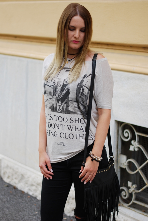 Statemend Shirt - Must have der Saison - Mode - Fashion - Look - Knee Cut Jeans - Sandalen - Fashionladyloves by Tamara Wagner 