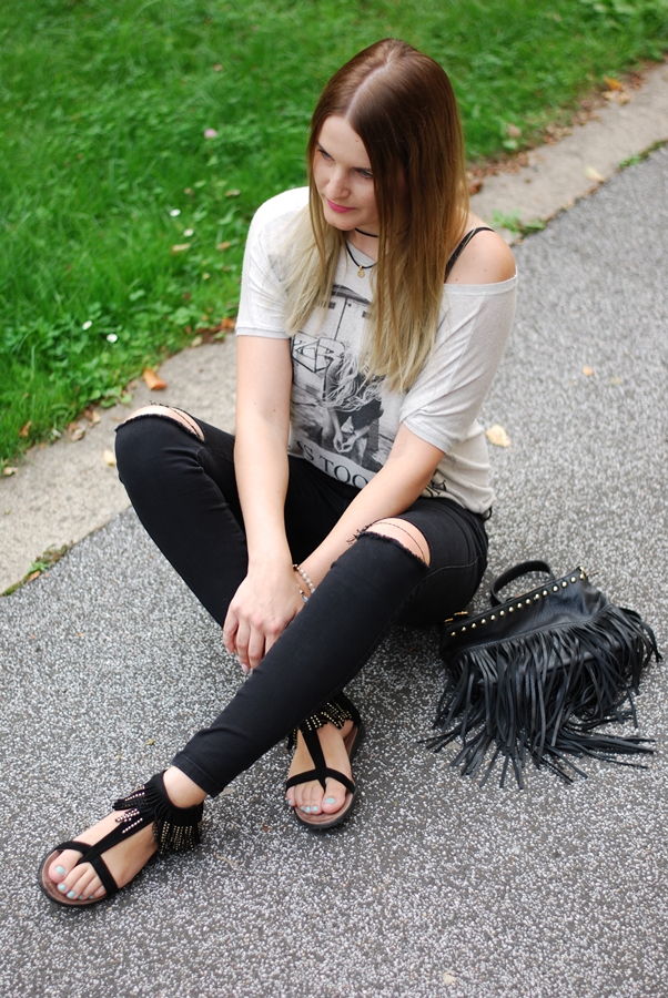 Statemend Shirt - Must have der Saison - Mode - Fashion - Look - Knee Cut Jeans - Sandalen - Fashionladyloves by Tamara Wagner 