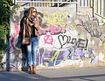 Ripped Jeans Fall Outfit - Fashionladyloves - Modeblog - Fashion Blogger