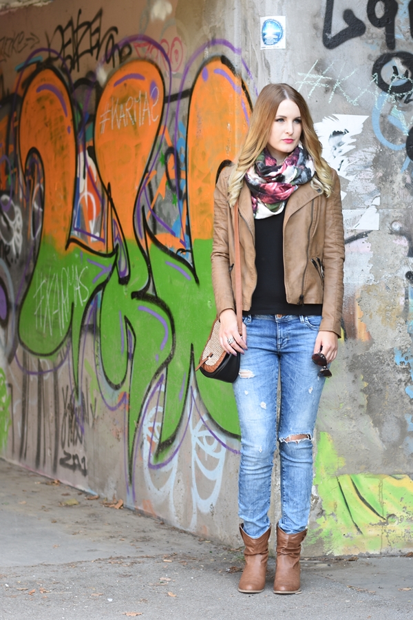 Ripped Jeans Fall Outfit - Herbst Outfit - Herbst Mode - Herbst Look - Herbst Style - Trends - Kunstlederjacke - Boots - Tuch - Fashionladyloves by Tamara Wagner - Mode Blog - Fashion Blog - Style Blog aus Graz Österreich