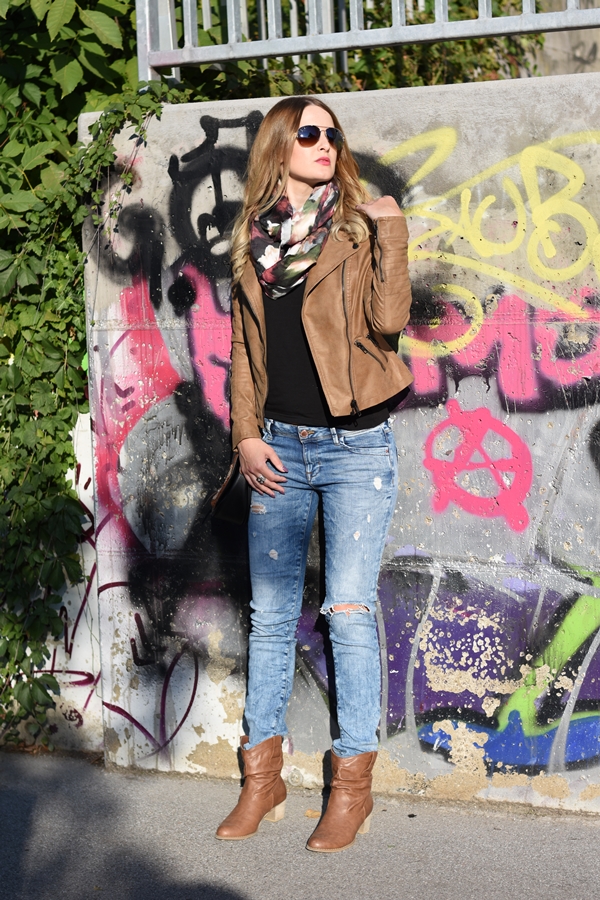 Ripped Jeans Fall Outfit - Herbst Outfit - Herbst Mode - Herbst Look - Herbst Style - Trends - Kunstlederjacke - Boots - Tuch - Fashionladyloves by Tamara Wagner - Mode Blog - Fashion Blog - Style Blog aus Graz Österreich