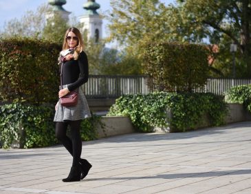 Grey Skirt - ootd - grauen Rock kombinieren - Rock kombination für den Herbst - Grau Rot Kombi - Outfit Kombination Ideen - Keilschuhe Cross Body Bag langarm Shirt und Rock - Mode - Fashion - Outfit - Style - Mode Blog - Fashion Blog - Style Blog - Fashionladyloves by Tamara Wagner - Fashion Blog aus Graz Österreich