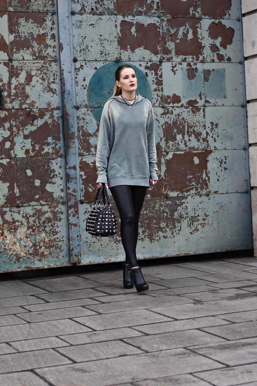 Fashion Challenge - Der Hoodie - Fishnet Tights - New Trend - Fashionladyloves