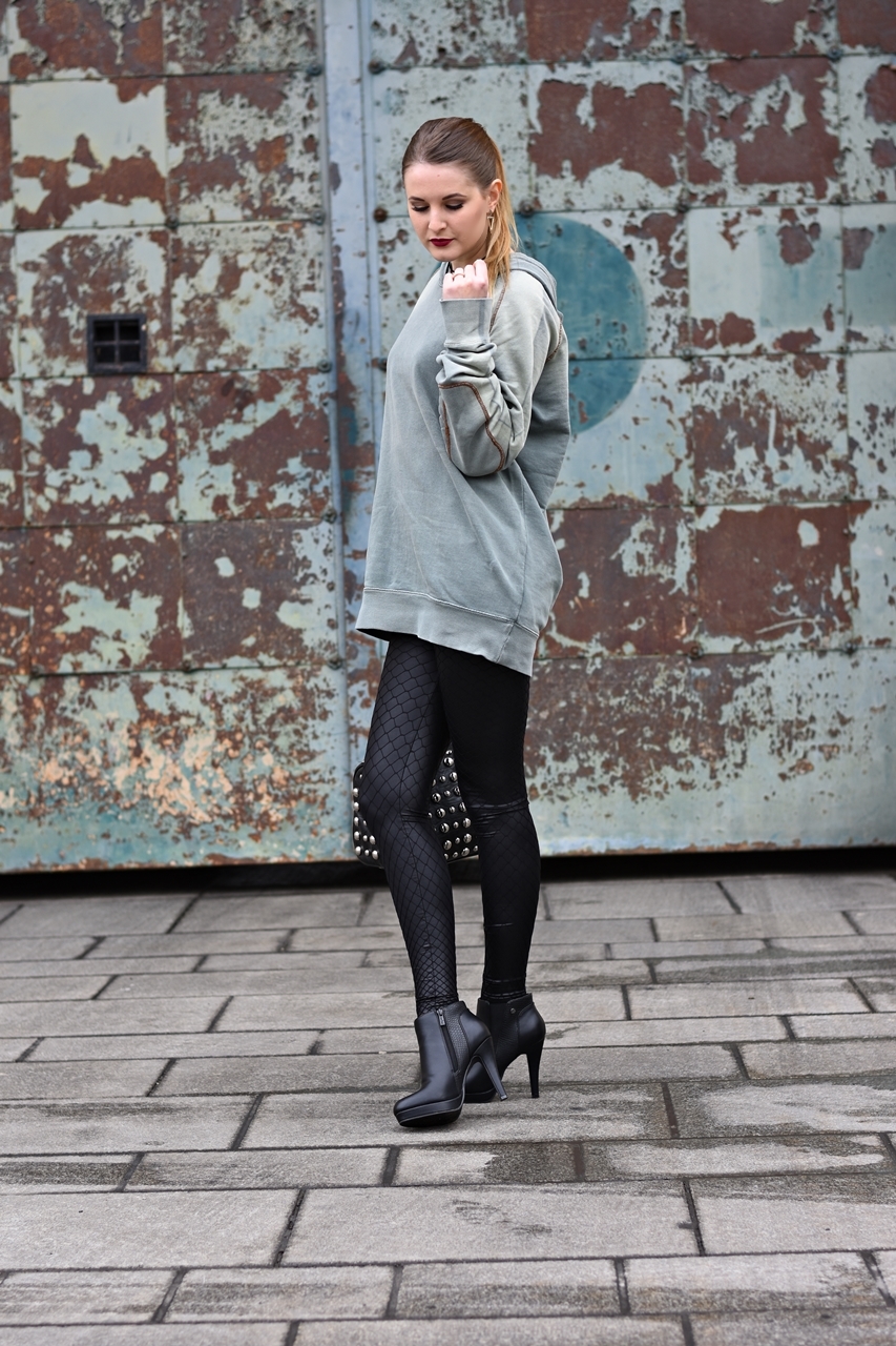 Fashion Challenge - Der Hoodie - Fishnet Tights - New Trend - Fashionladyloves