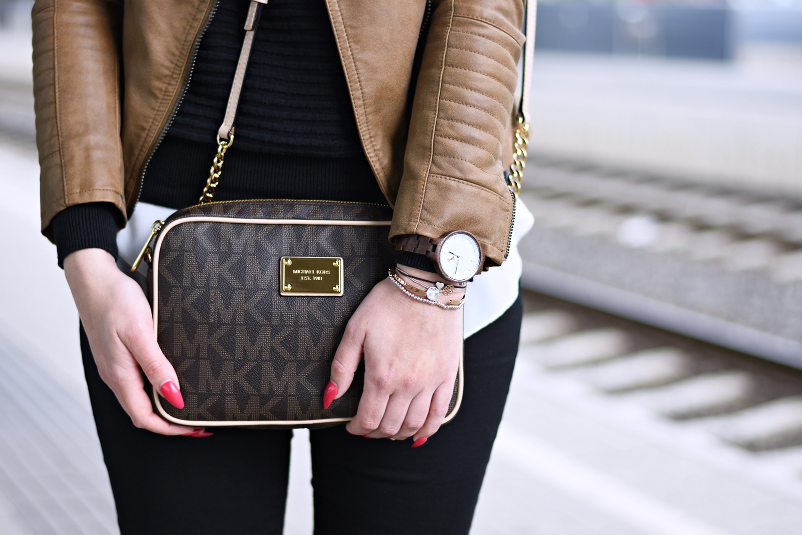 Outfit - Black and Brown - LIVEALIFE Holzuhr - Michael Kors Tasche - Fashionladyloves