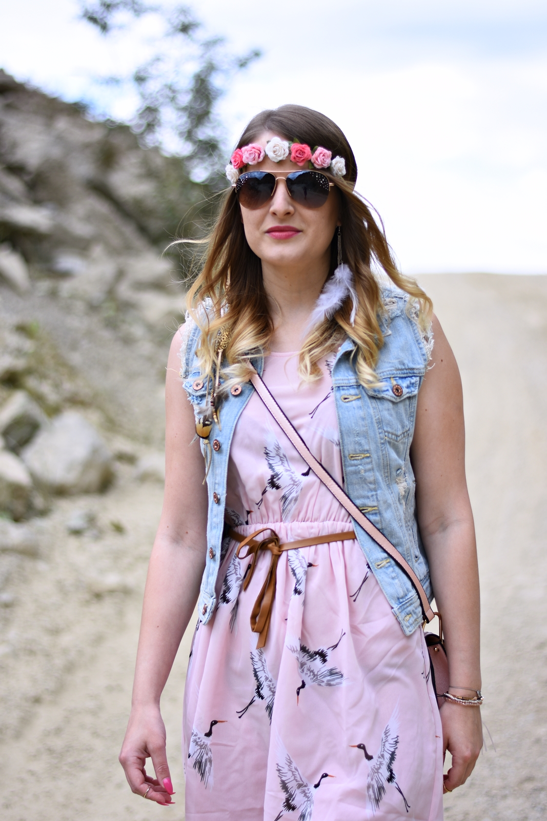 Festival Summer Look - Rosa Kleid Denim Jacke Rosa Tasche - Fashionladyloves - Fashion Blog - Modeblog