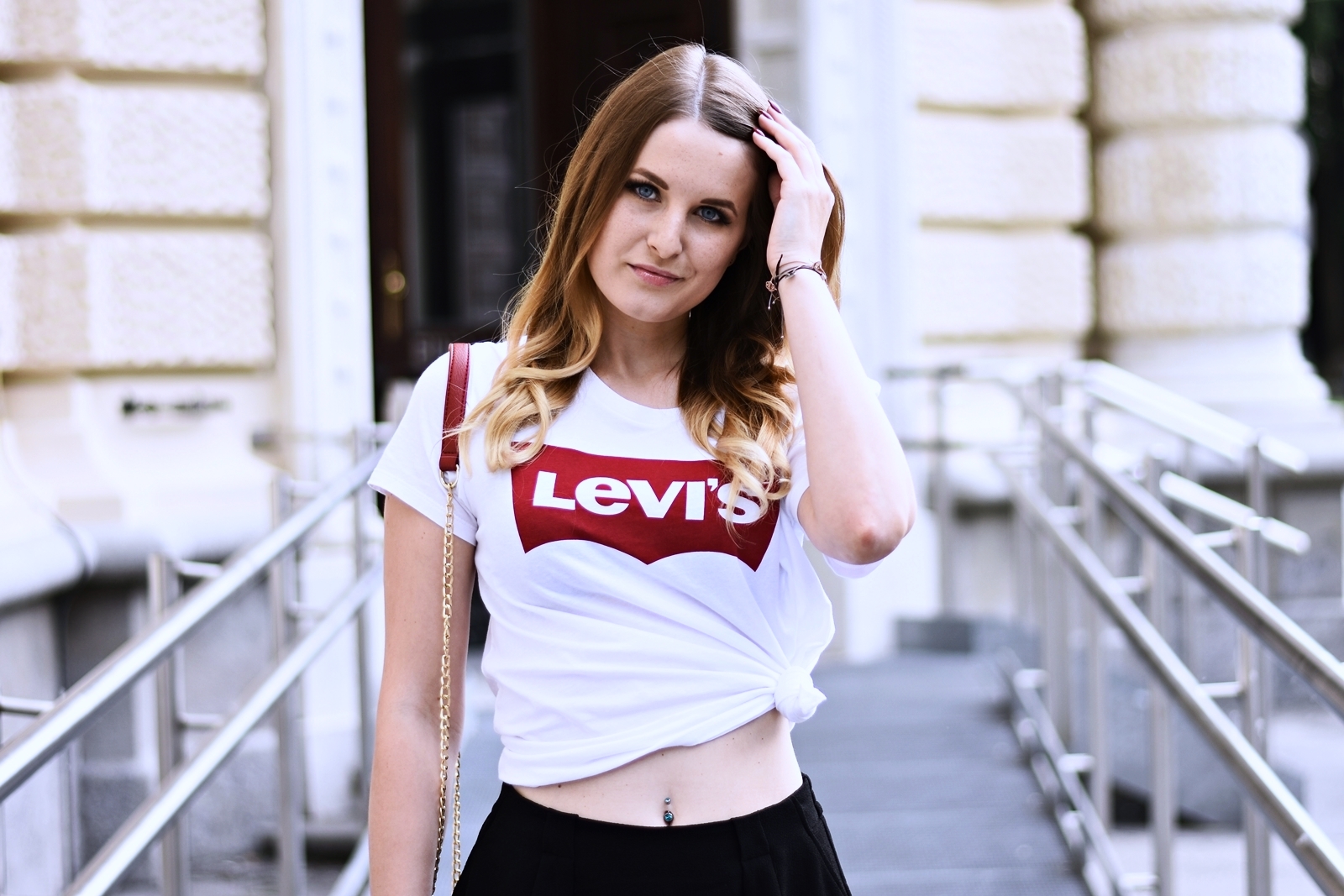 Brand Shirt kombinieren - so stylst du dieses Trend Teil - Levis - Statement - Love Bag - Basic - Rock - Converse - Fashionladyloves by Tamara Wagner Fashionblog