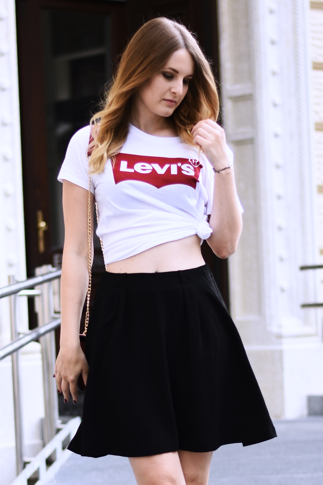 Brand Shirt kombinieren - so stylst du dieses Trend Teil - Levis - Statement - Love Bag - Basic - Rock - Converse - Fashionladyloves by Tamara Wagner Fashionblog