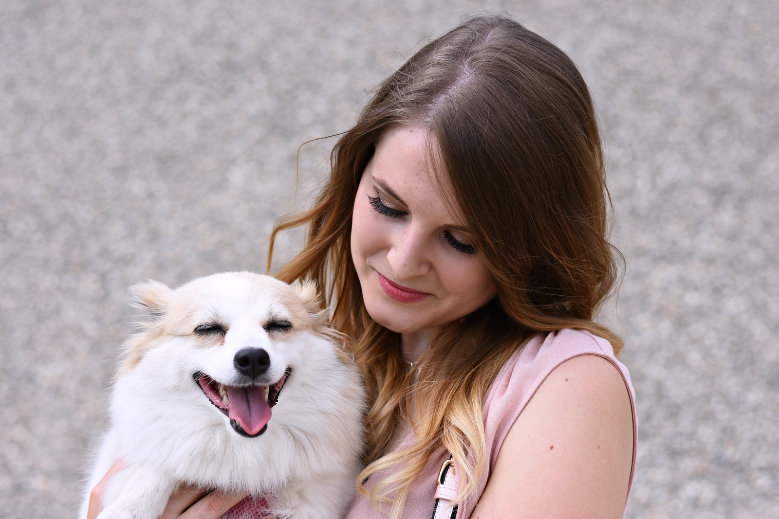 Lady loves - ein Schmuckstück zum verlieben - pastell Outfit - Fotogravur Schmuck - Zwergspitz - Shooting mit Hund - Mode - Fashion - Look - Fashionladyloves by Tamara Wagner - Fashionblog -Modeblog