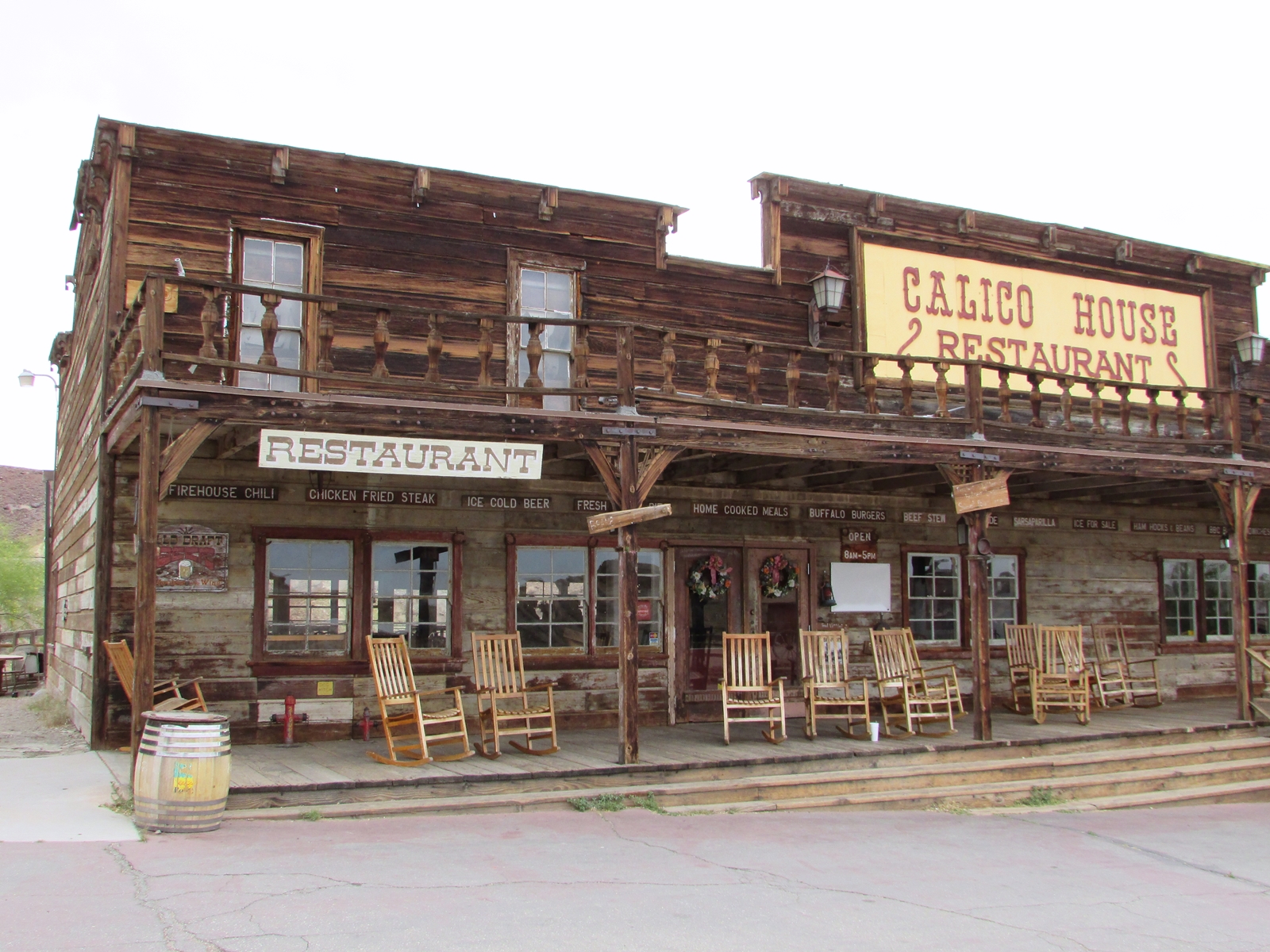 Calico Ghost town - usa rundreise - geisterstadt in der Mojave Wüste - Eingang - Calico House Restaurant - Fashionladyloves by Tamara Wagner Travelblog