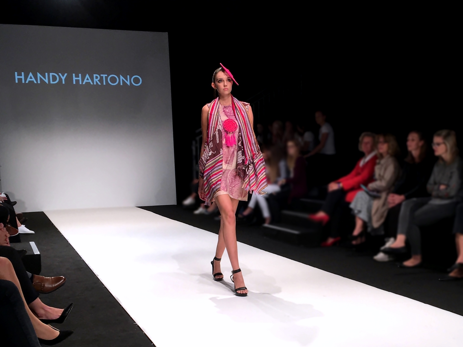 Vienna Fashion Week 2017 - Laufsteg - Show - Handy Hartono Designer - Fashionladyloves by Tamara Wagner - Fashion Blog 