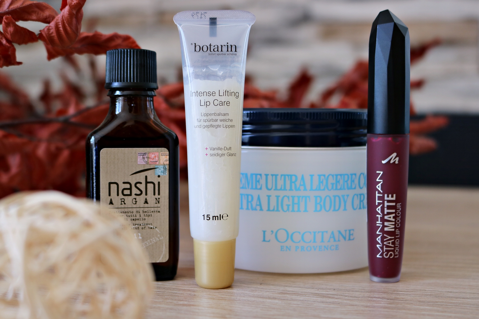 Beauty Favoriten im Herbst - richtige Pflege für die kühle Jahreszeit - Nashi Argan Haarpflege Serie - L'Occitane Ultra Light Body Cream - Botarin Intense Lifting Lip Care - Manhattan Stay Matte Liquid Lip Colour Erfahrungen - Erfahrungsbericht - Lieblingsprodukte - Fashionladyloves by Tamara Wagner - Beauty Blog aus Graz Österreich - Style Blog