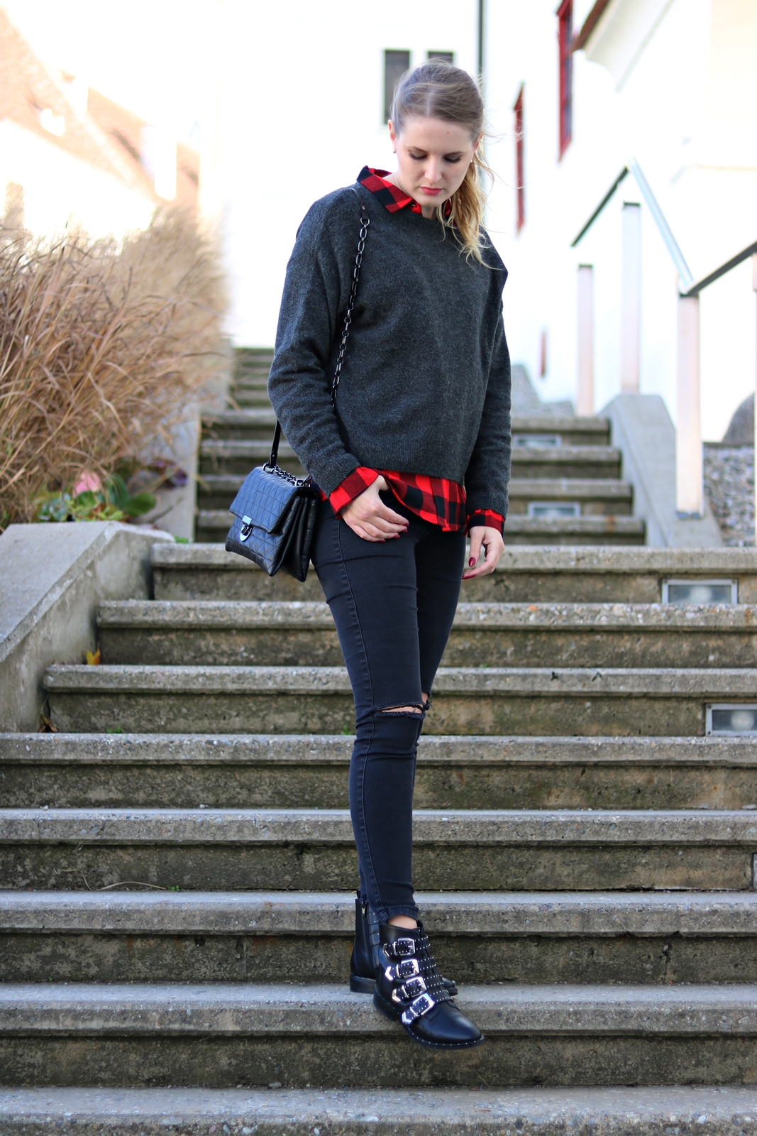 Modetrend Karo - Karohemd kombinieren - das Karo Hemd - Karo Trend Outfit - Street Style - Fashion - Style - Trends - Outfit Kombination - Mode Tipps - Karohemd, Pullover, Knee-Cut Jeans, Ellie Goulding Boots, Mango Tasche - Fashionladyloves by Tamara Wagner - Fashion Blog Mode Blog aus Graz Österreich