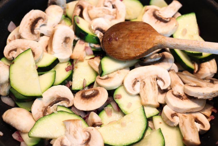 Nudel-Zucchini-Champignon-Pfanne - Fashionladyloves