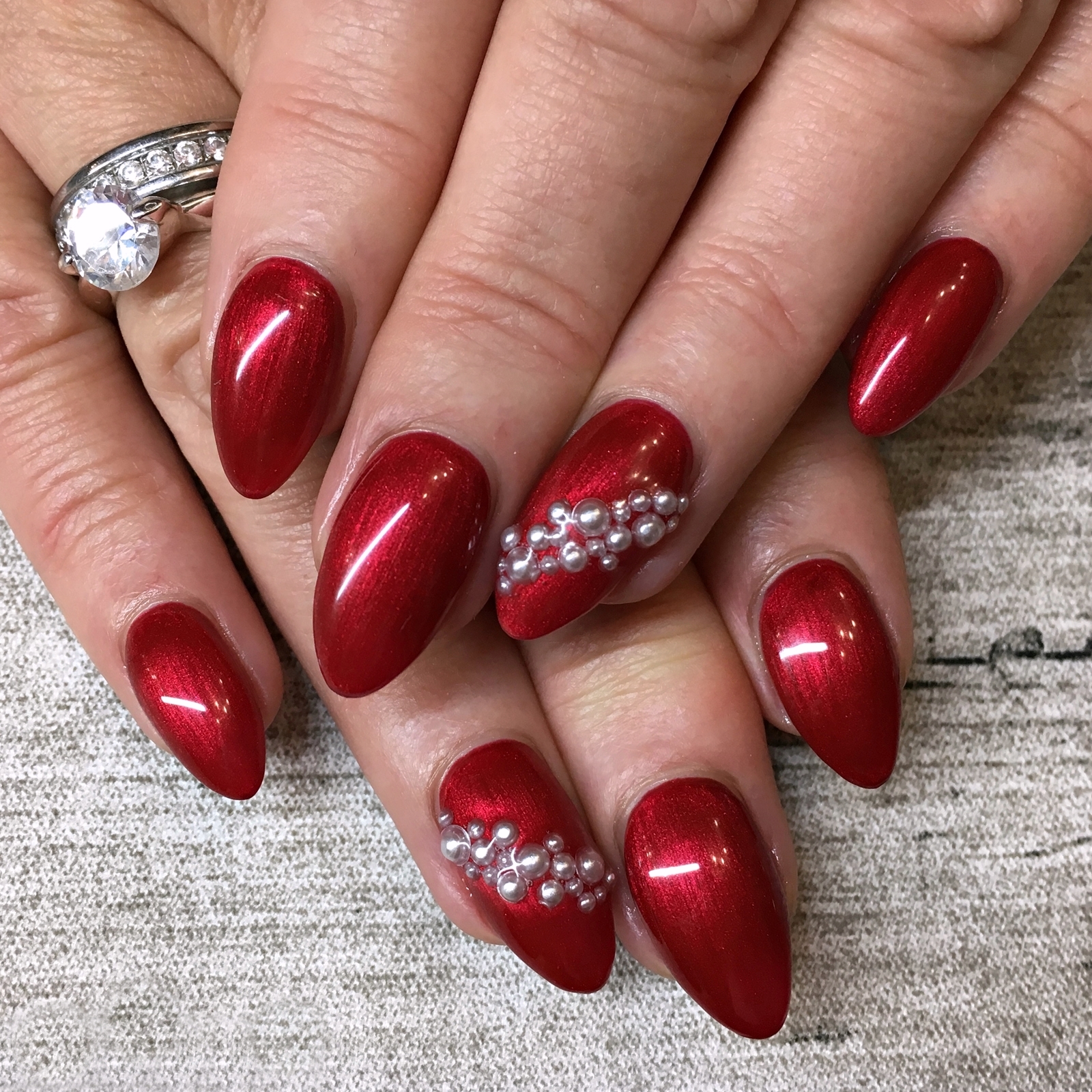 dark red nails with gems  Nägel design rot, Nägel inspiration, Nägel mit  strass