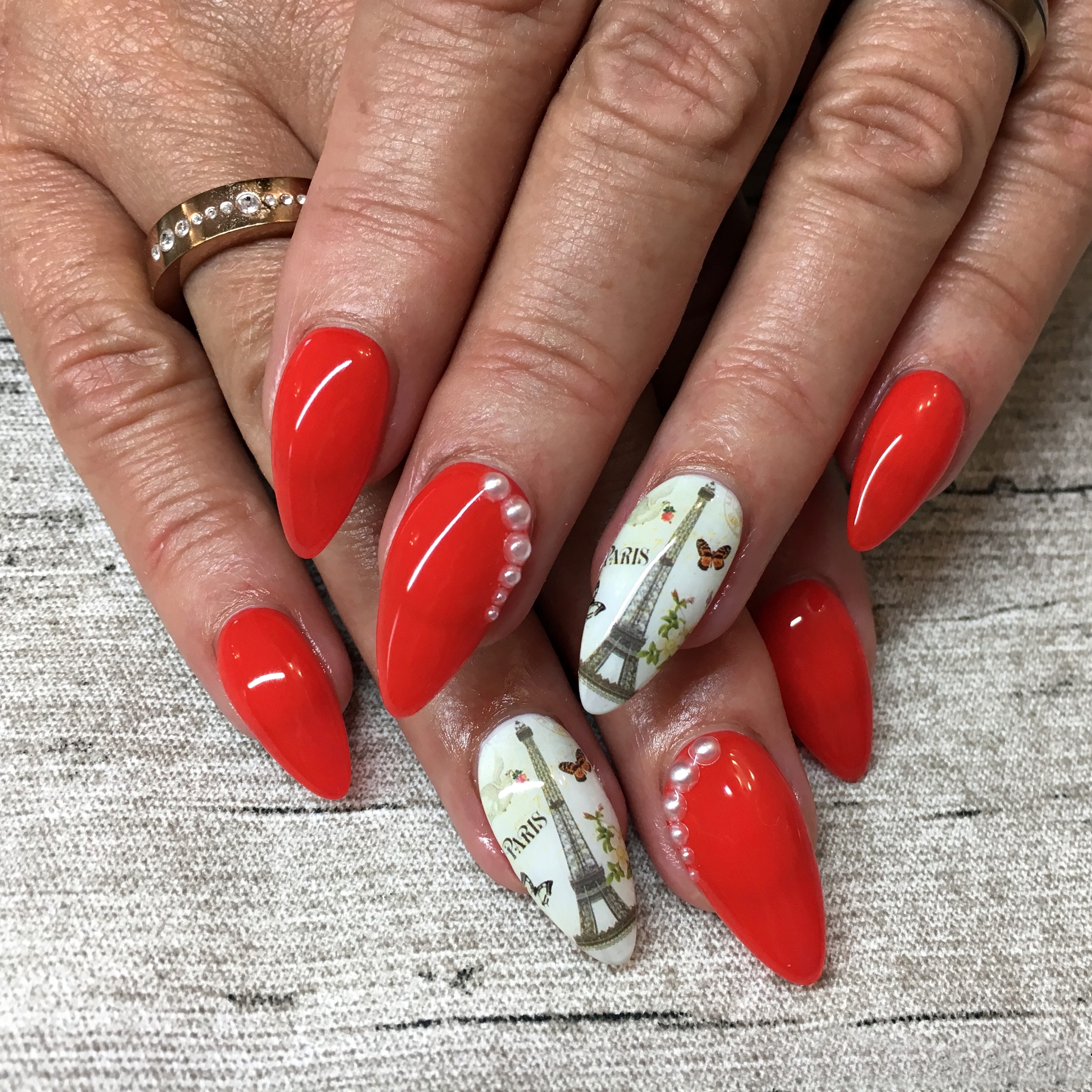 Nail Art Inspiration Spring Summer - Nageldesign für den Sommer - Nageldesign mit Rot und dem Eiffelturm - Paris Nägel - Nägel auffällig gestalten - Fashionladyloves by Tamara Wagner