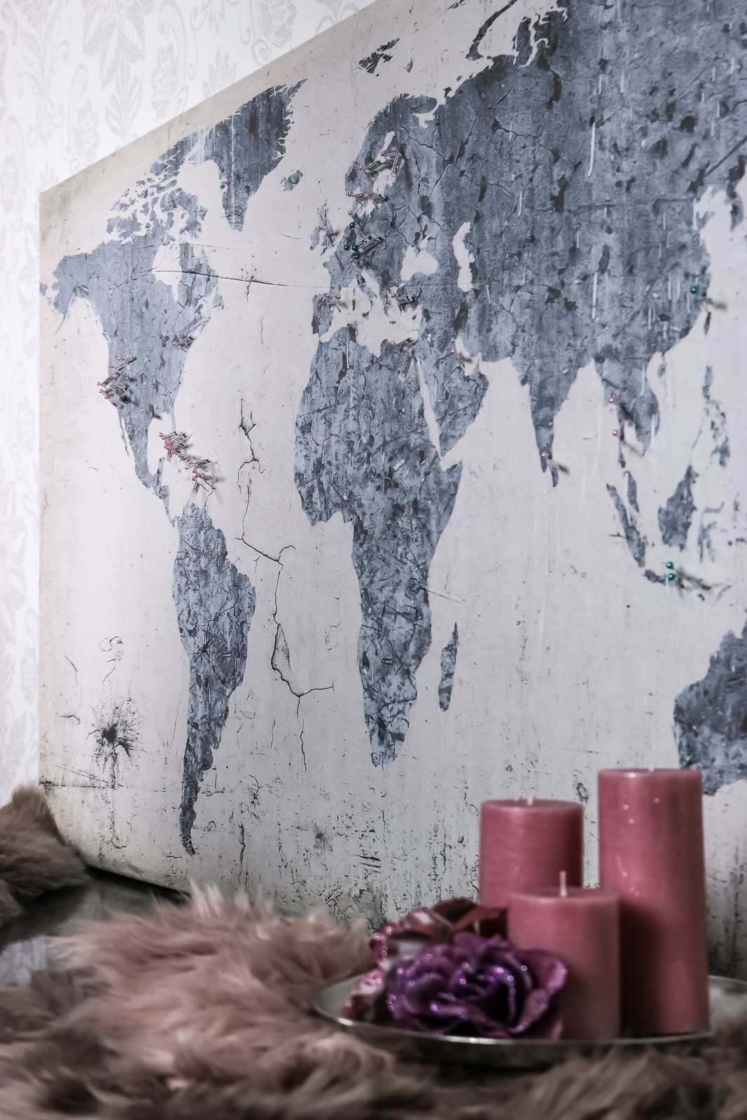 DIY: Reisekarte - Weltkarte zum aufhängen und kennzeichnen - DIY Reisekarte - Reisekarte zum kennzeichnen von Ländern - Reisekarte Bild auf Kork - Weltkarte zum kennzeichnen mit Nadeln selber machen - Reisekarte selber machen - Fashionladyloves by Tamara Wagner-Lifestyleblog