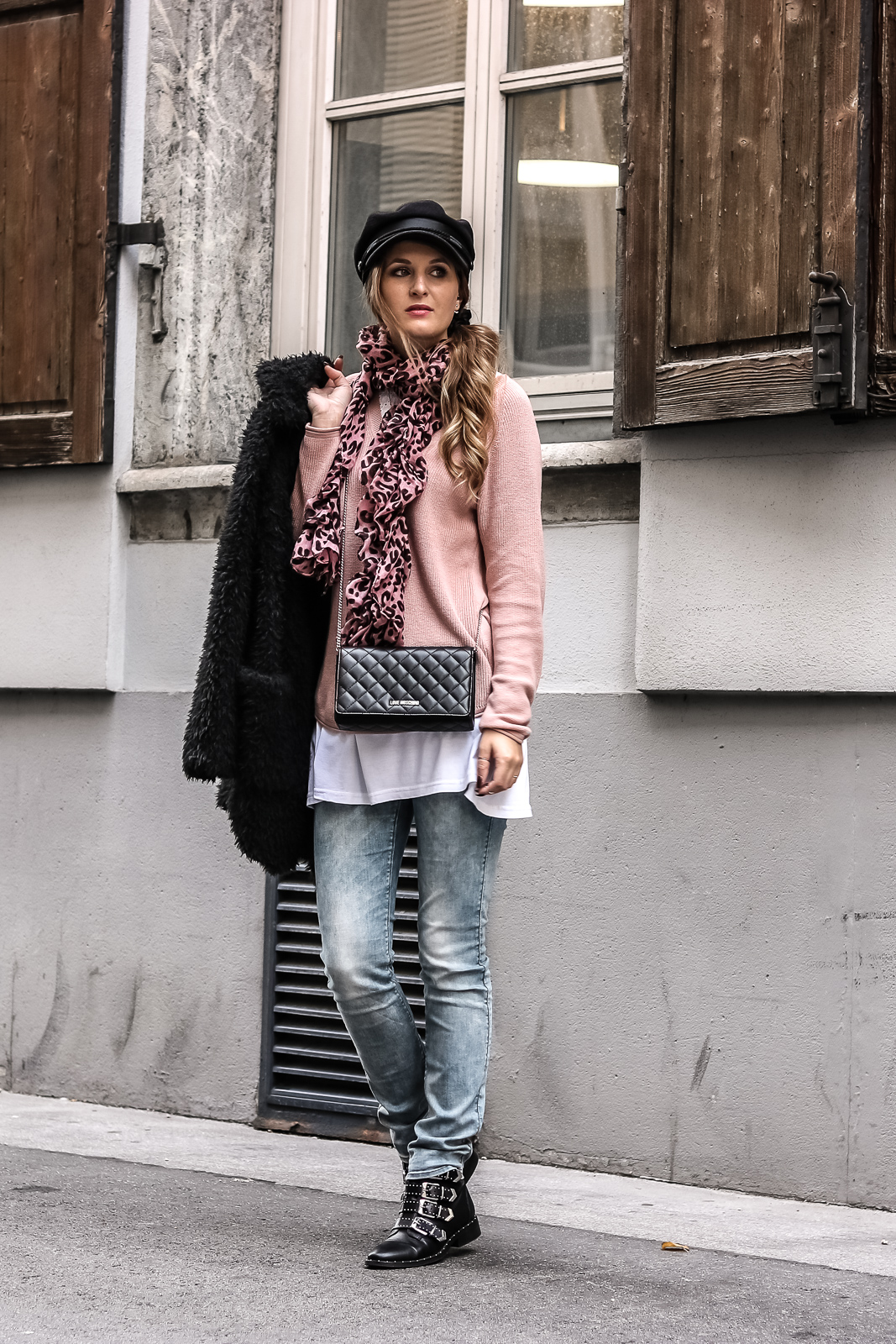 Outfit-Ideen und Styling-Tipps mit Biker Boots - Biker Boots mit Nieten und Schnallen kombinieren - verschiedene Outfits mit Biker Boots - der Der Biker Boots Trend - Boots kombinieren - Fashionladyloves by Tamara Wagner - Modeblog - Fashion Blog