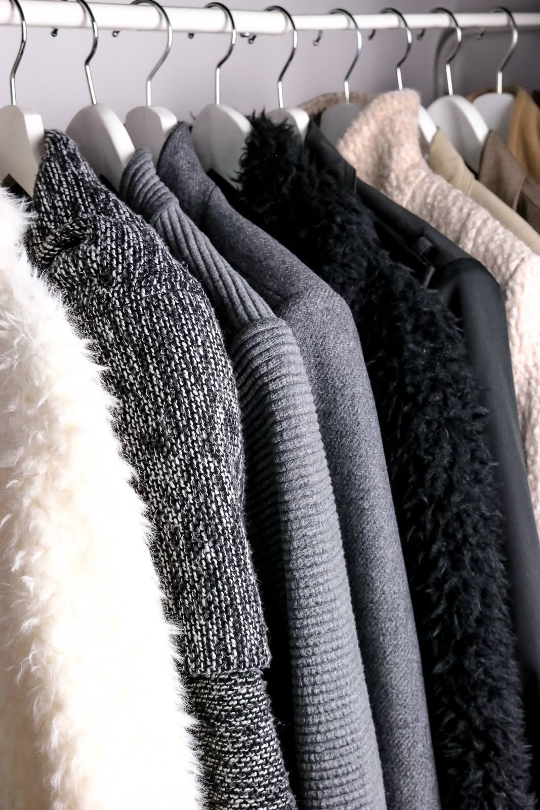 8 Tipps für mehr Ordnung im Kleiderschrank - Kleiderschrank aufräumen - Tipps und Tricks - Kleiderschrank Hacks - Kleiderschrank sortieren - mehr Platz im Kleiderschrank - der perfekte Kleiderschrank - Alltagstipps - Life Hacks - Fashionladyloves by Tamara Wagner - Lifestyle Blog