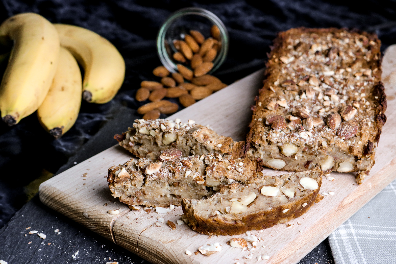 Veganes Bananenbrot - einfach &amp; gesund - Fashionladyloves