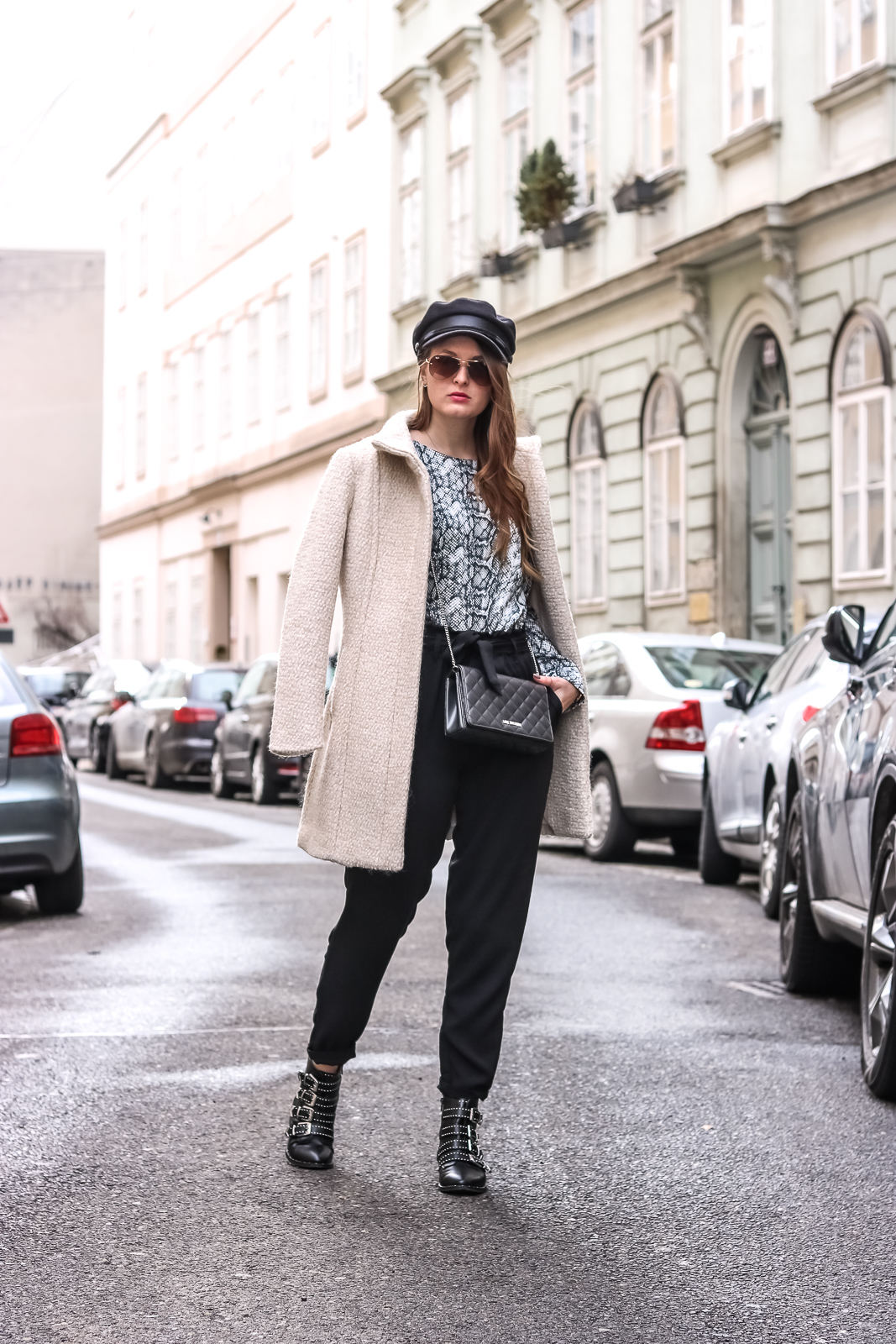 Snake Print - so stylst du den Schlangenlook - der Animal Pint Trend - Schlangenmuster Bluse kombinieren - Schlangenlook Trend - Trendmuster - Modetrend - Fashionladyloves by Tamara Wagner - Fashion Blog 