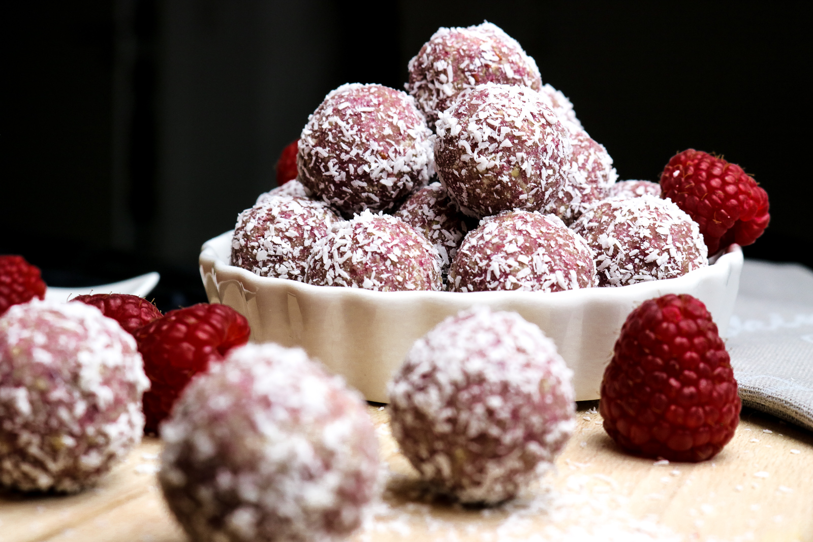 Kokos Energy Balls - gesund naschen - gesunde Leckerei ohne backen - einfache und schnelle Zubereitung - Dessert - Snack für zwischendurch - Energiekick für zwischendurch - gesunder Snack - Fashionladyloves by Tamara Wagner