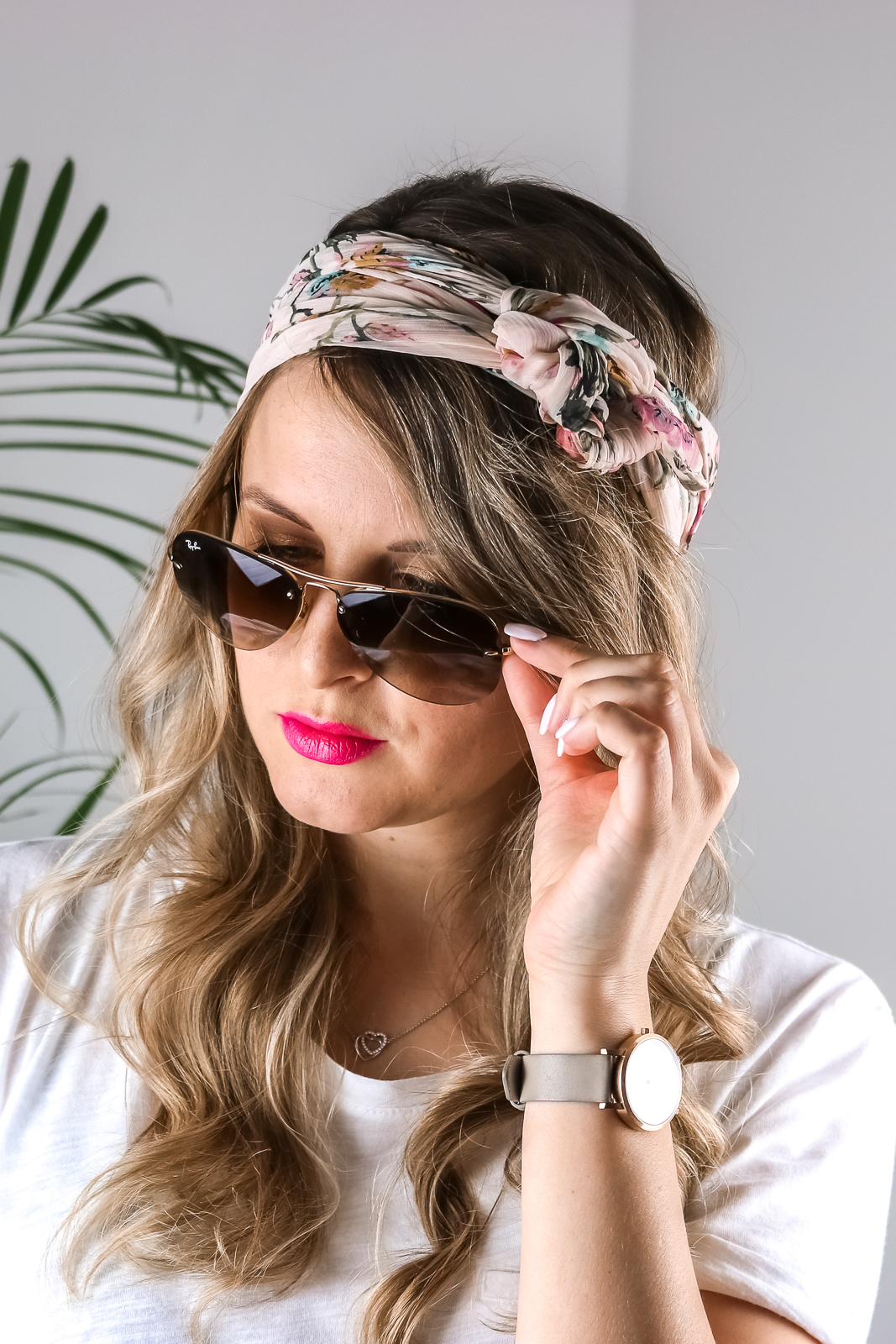 Tuch im Haar – 5 Möglichkeiten wie du den Trend einfach stylen kannst - Haarstyling - Tücher ins Haar binden - Hairstyle - Frisur für den Frühling und Sommer - einfache Frisur - schnelle Frisur für lange Haare - Fashionladyloves by Tamara