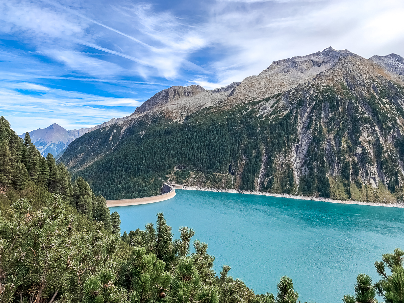 Wandern im Zillertal in Tirol - Wandern in den Bergen - Wanderwege in Tirol - Schlegeis Stausee - Wanderung zur Olpererhütte - Ausblick auf den Schlegeis Stausee - Reisen - Österreich erkunden - Fashionladyloves by Tamara Wagner - Reiseblog - Travelblog 