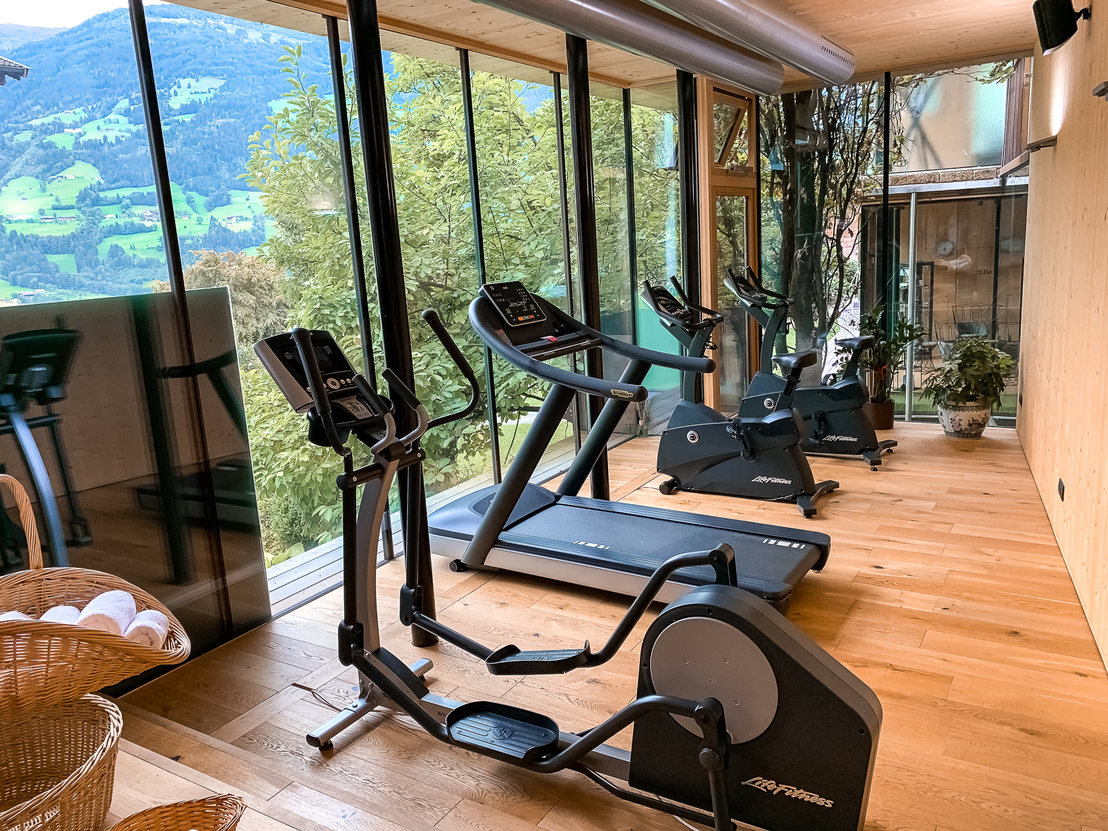 Das Gartenhotel Crystal in Fügen Tirol - Hotel Reviev - sehr schönes 4 Stern Superior Hotel im Zillertal - Hotelbewertung - Hotelempfehlung in Tirol - 4 Sterne Hotel - Reise nach Zillertal - Weekend Getaway nach Tirol - Fashionladyloves by Tamara Wagner - Reiseblogger - Travelblog - Reisen