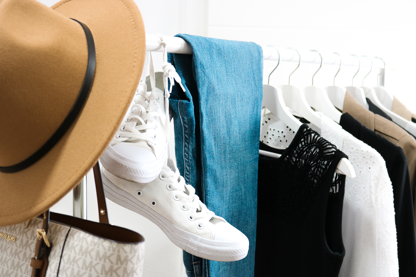 Diese 10 Fashion-Basics gehören in jeden Kleiderschrank - Mode Basics für den perfekten Look - Diese Kleidungsstücke gehören in deinen Kleiderschrank - Must-haves im Kleiderschrank - Mode Klassiker - Kleidungsstücke für den perfekte Style Fashionladyloves by Tamara Wagner - Mode Blog