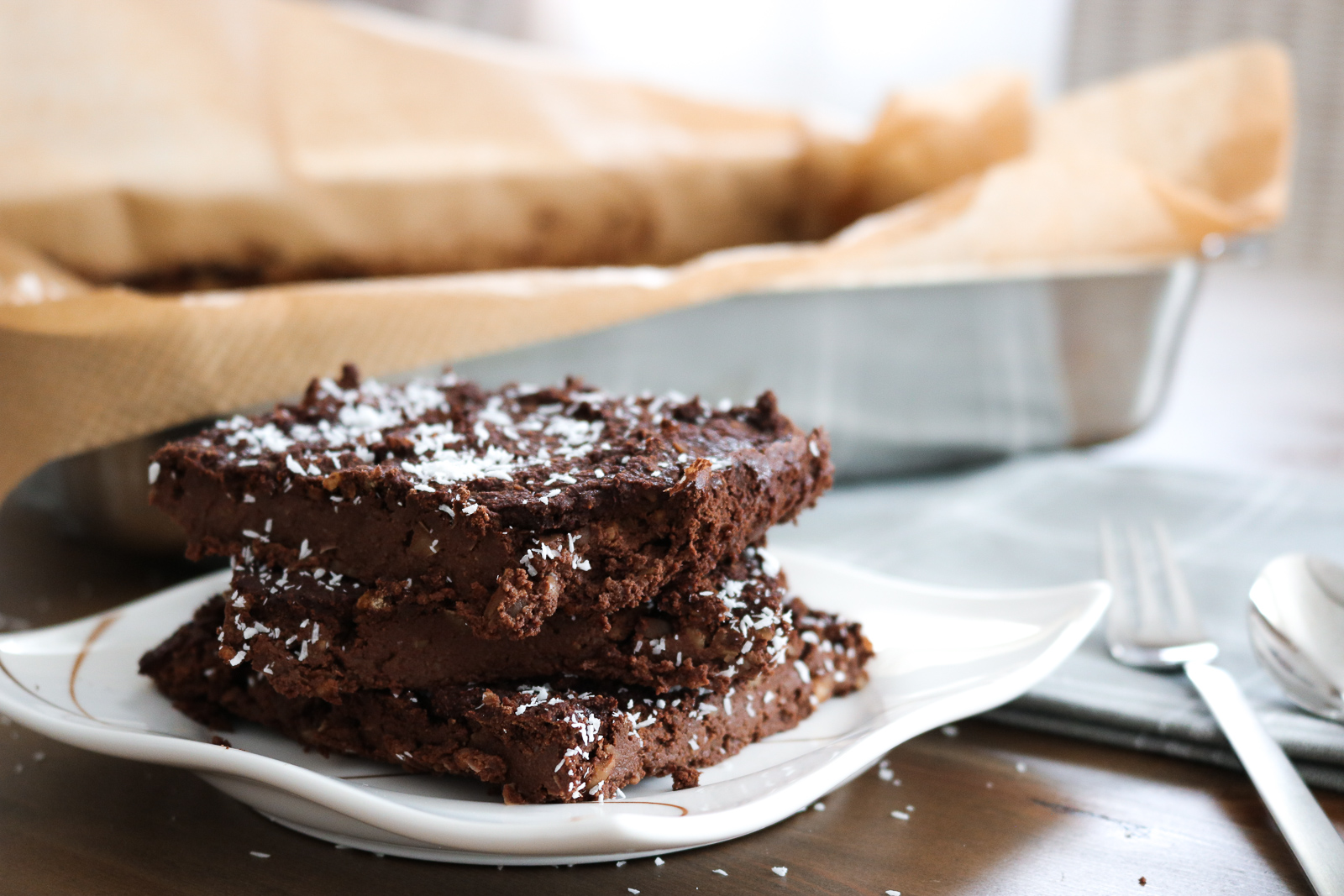 Vegane Brownies - die besten veganen Brownies - Brownie Rezept vegan und gesund - gesunder Snack - gesunde Brownies - Brownies mit wenig Kalorien - Brownies ohne Zucker - die besten Brownies - Brownies Backen - einfache Brownies vegan - Fashionladyloves by Tamara Wagner