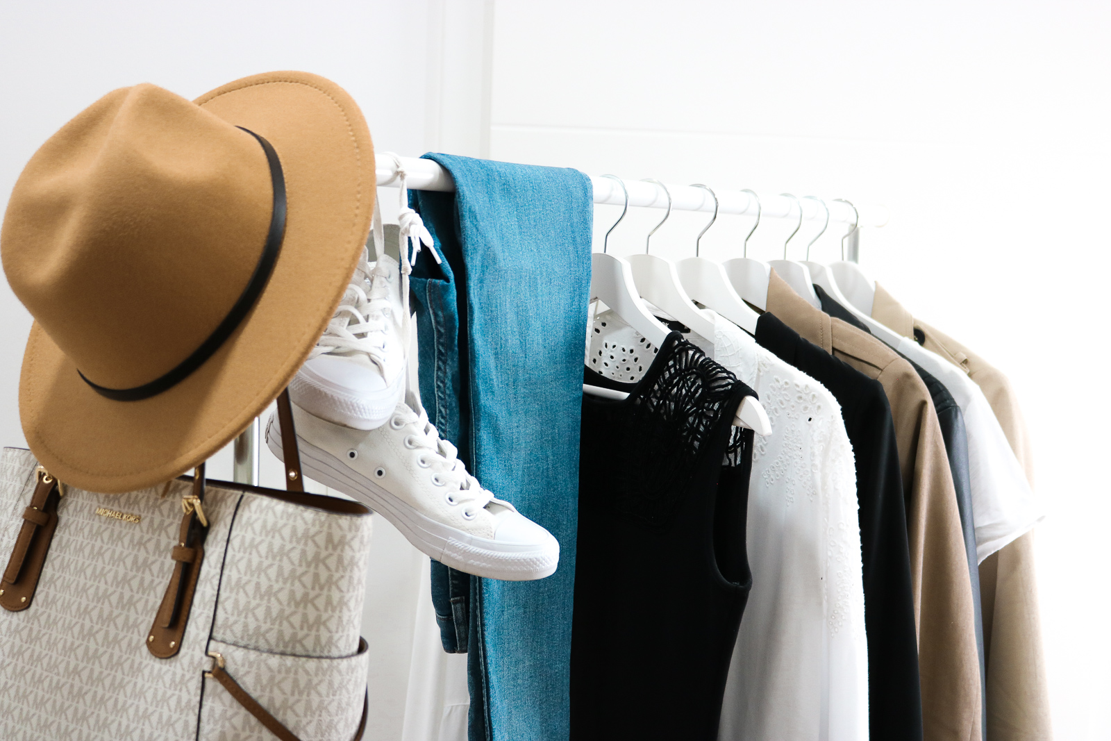 Diese 10 Fashion-Basics gehören in jeden Kleiderschrank - Mode Basics für den perfekten Look - Diese Kleidungsstücke gehören in deinen Kleiderschrank - Must-haves im Kleiderschrank - Mode Klassiker - Kleidungsstücke für den perfekte Style Fashionladyloves by Tamara Wagner - Mode Blog