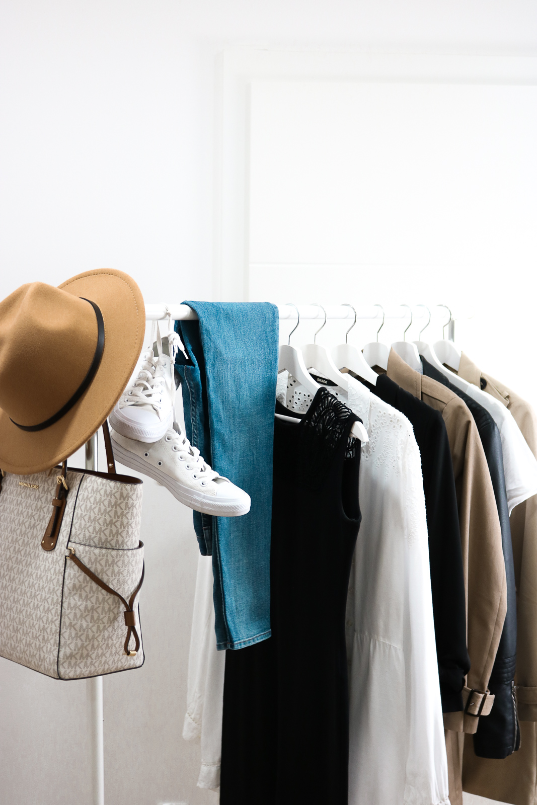 Diese 10 Fashion-Basics gehören in jeden Kleiderschrank - Mode Basics für den perfekten Look - Diese Kleidungsstücke gehören in deinen Kleiderschrank - Must-haves im Kleiderschrank - Mode Klassiker - Kleidungsstücke für den perfekte Style Fashionladyloves by Tamara Wagner - Mode Blog