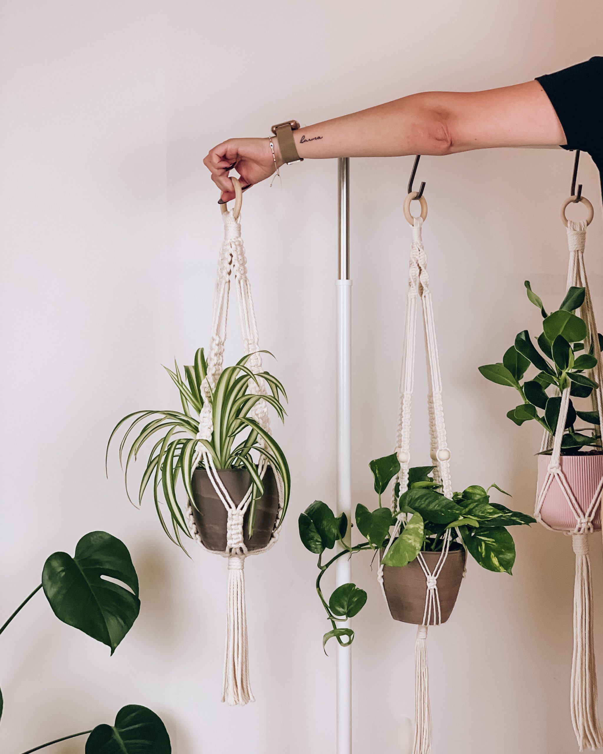 Makramee selber machen - diese Materialen benötigst du für dein Kunstwerk - Makramee DIY - Makramee Materialien - was brauche ich für Makramee - Makramee Projekt - Ladyhandgemacht by Tamara Wagner