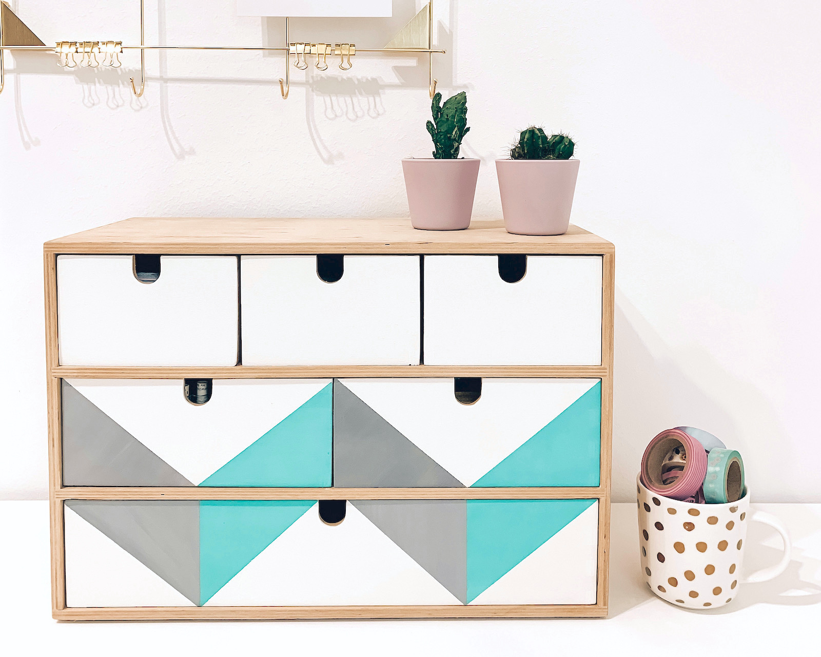 IKEA Hack - Ikea Moppe Hack Mini Kommode - Mini Kommode umgestalten - Kommode bemalen mit Kreidefarbe und Acrylfarbe - DIY - Interieur DIY - Fashionladyloves by Tamara Wagner