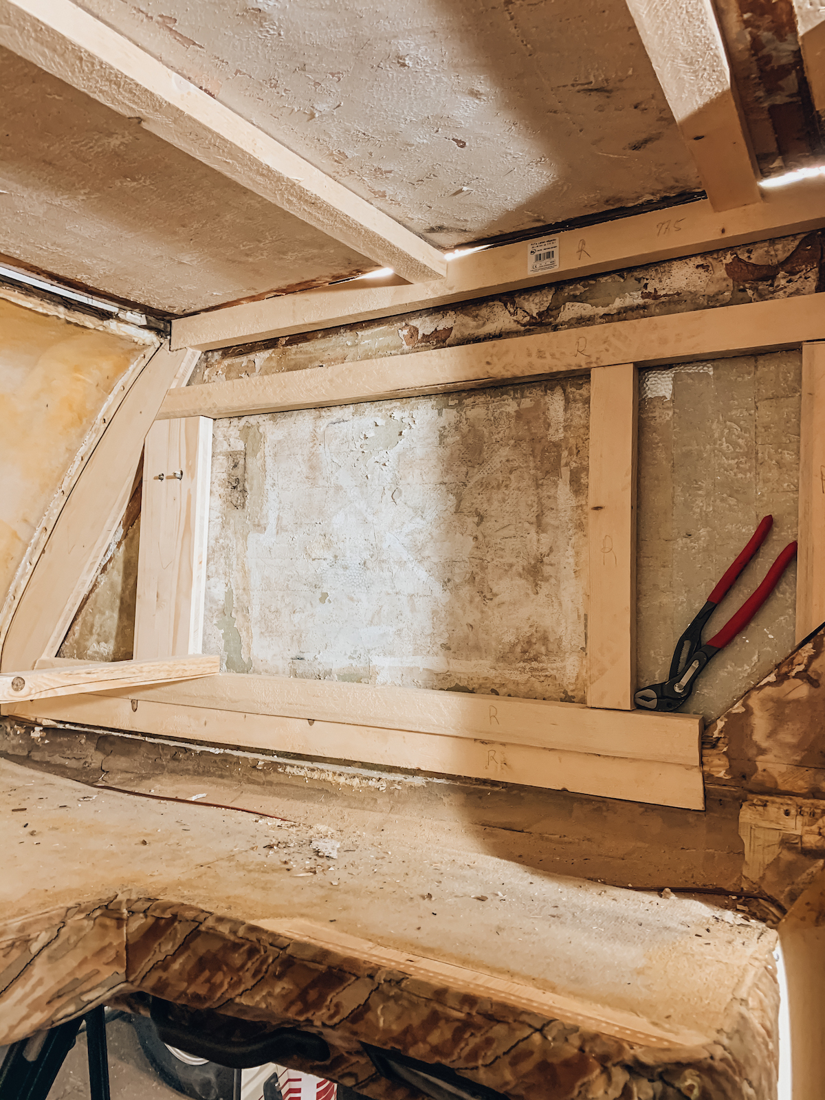 Wohnmobil Makeover - Altes Wohnmobil restaurieren - Womo Reparatur - Vintage Campervan Makeover - aus Alt mach Neu - Camper Renovierung - Camper Restaurierung - Wohnmobil abdichten - Wohnmobil Wasserschaden - Fashionladyloves by Tamara Wagner