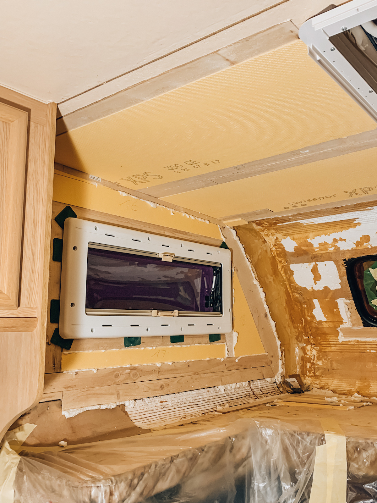 Wohnmobil Makeover - Altes Wohnmobil restaurieren - Womo Reparatur - Vintage Campervan Makeover - aus Alt mach Neu - Camper Renovierung - Camper Restaurierung - Wohnmobil abdichten - Wohnmobil Wasserschaden - Fashionladyloves by Tamara Wagner