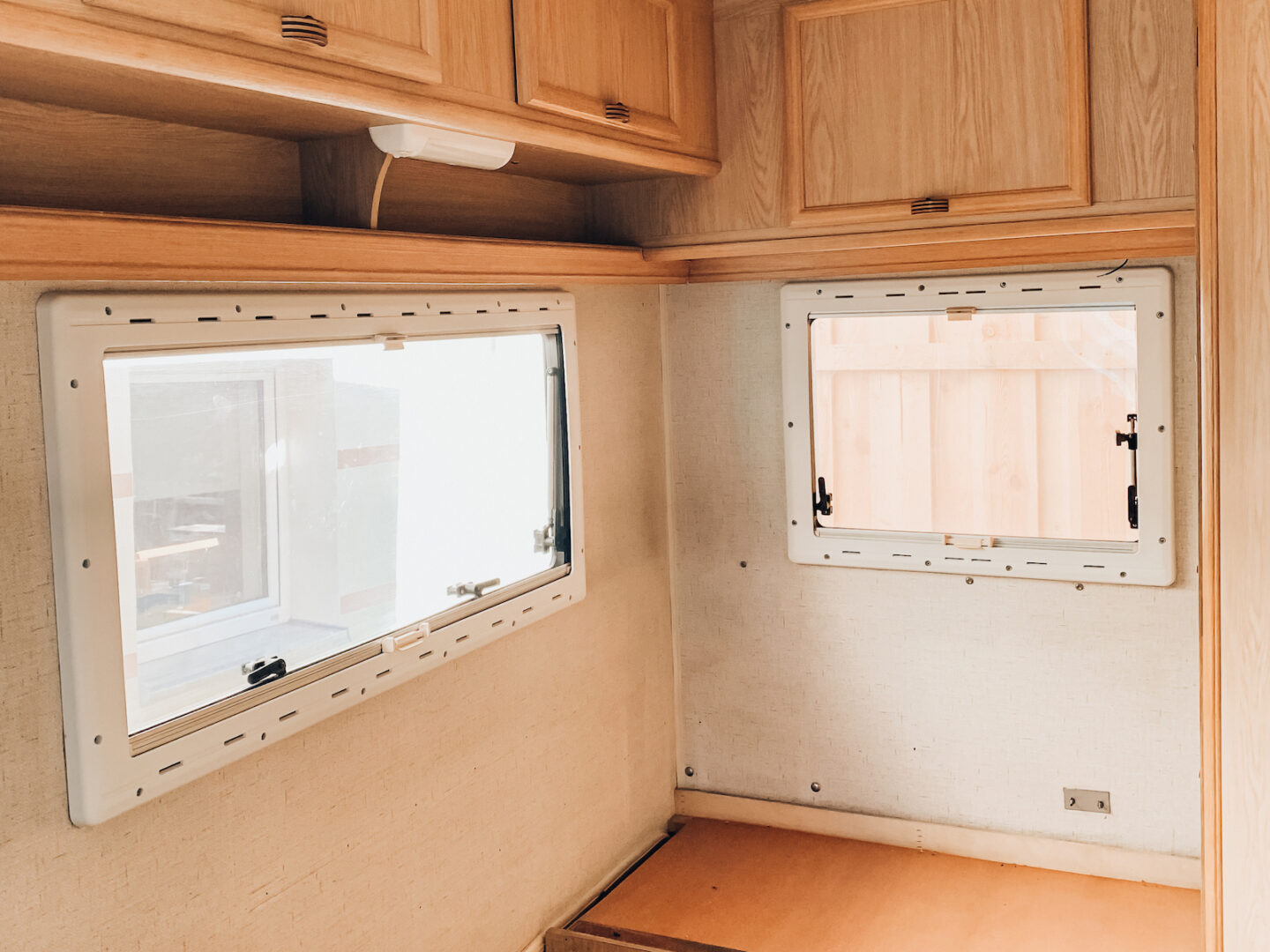 Wohnmobil Makeover - Altes Wohnmobil restaurieren - Womo Reparatur - Vintage Campervan Makeover - aus Alt mach Neu - Camper Renovierung - Camper Restaurierung - Wohnmobil abdichten - Wohnmobil Wasserschaden - Fashionladyloves by Tamara Wagner