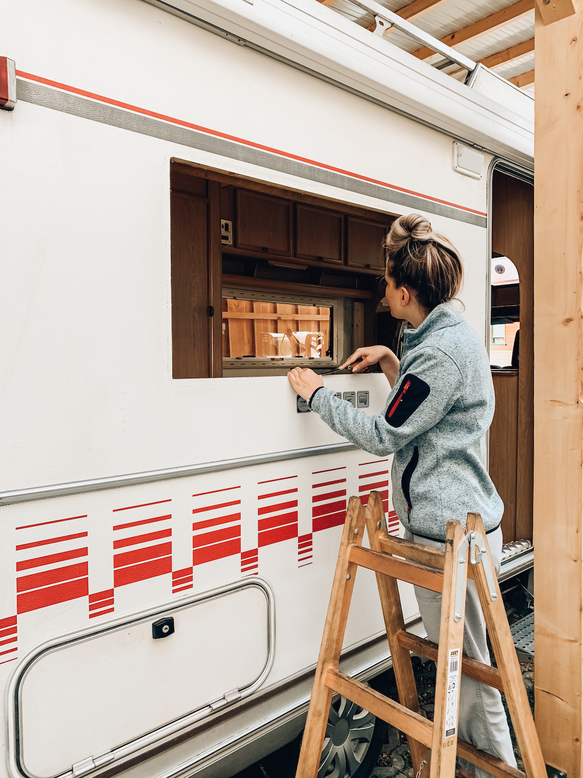 Wohnmobil Makeover - Altes Wohnmobil restaurieren - Womo Reparatur - Vintage Campervan Makeover - aus Alt mach Neu - Camper Renovierung - Camper Restaurierung - Wohnmobil abdichten - Wohnmobil Wasserschaden - Fashionladyloves by Tamara Wagner