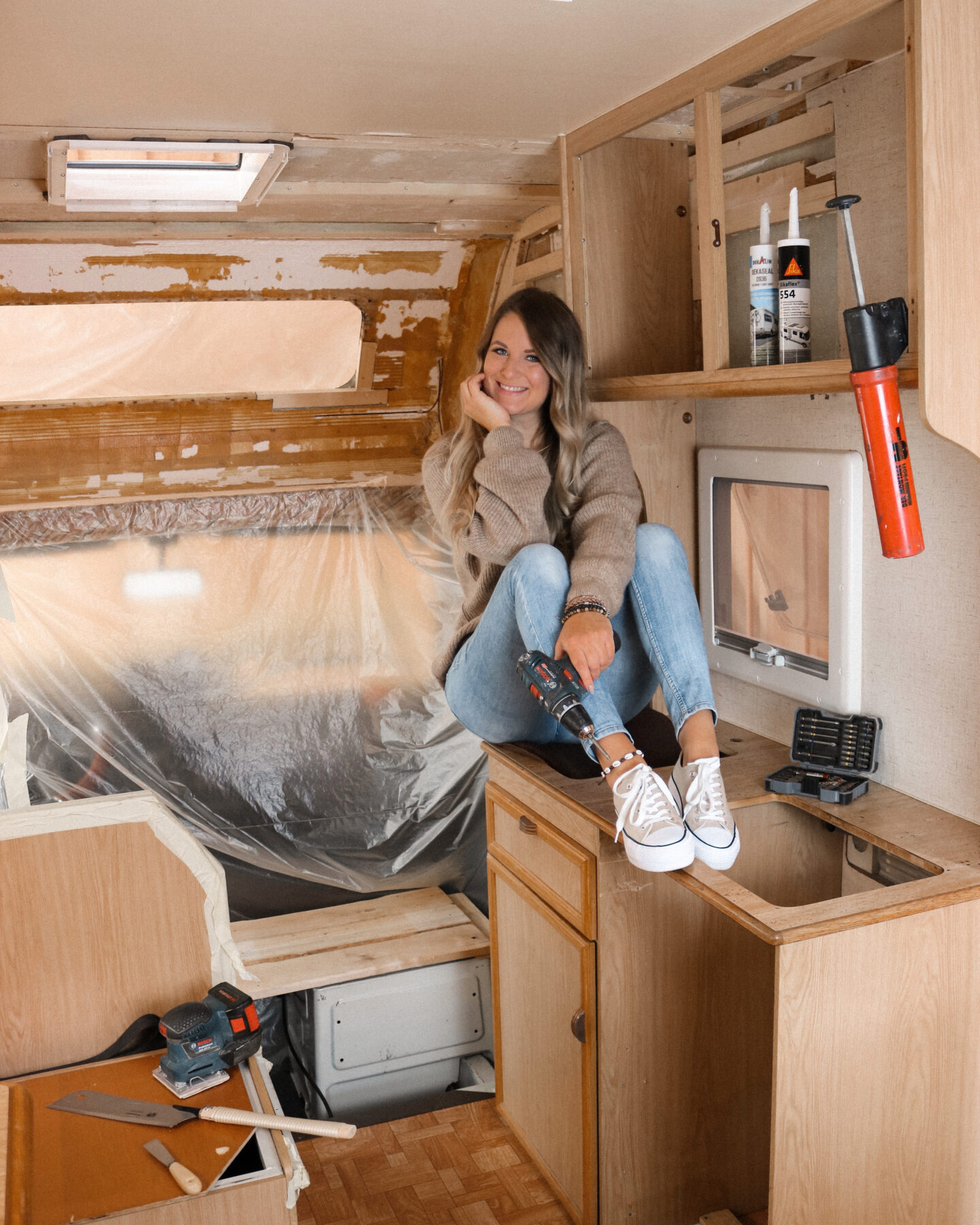 Wohnmobil Makeover - Altes Wohnmobil restaurieren - Womo Reparatur - Vintage Campervan Makeover - aus Alt mach Neu - Camper Renovierung - Camper Restaurierung - Wohnmobil abdichten - Wohnmobil Wasserschaden - Fashionladyloves by Tamara Wagner