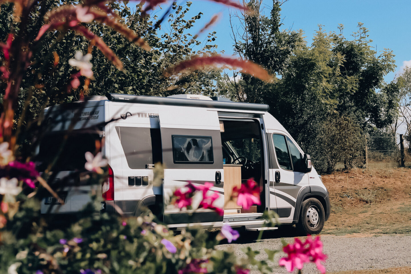 Mit dem Van durch Frankreich - Normandie und Bretagne - Roadtrip durch Frankreich - Campen in Frankreich - Campertrip Europa - Vanille in Europa - Reisen mit Hund - Reiseroute durch Frankreich mit dem Wohnmobil - Fashionladyloves by Tamara Wagner
