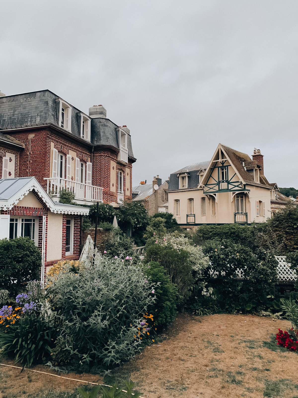 Mit dem Van durch Frankreich - Normandie und Bretagne - Roadtrip durch Frankreich - Campen in Frankreich - Campertrip Europa - Vanille in Europa - Reisen mit Hund - Reiseroute durch Frankreich mit dem Wohnmobil - Fashionladyloves by Tamara Wagner