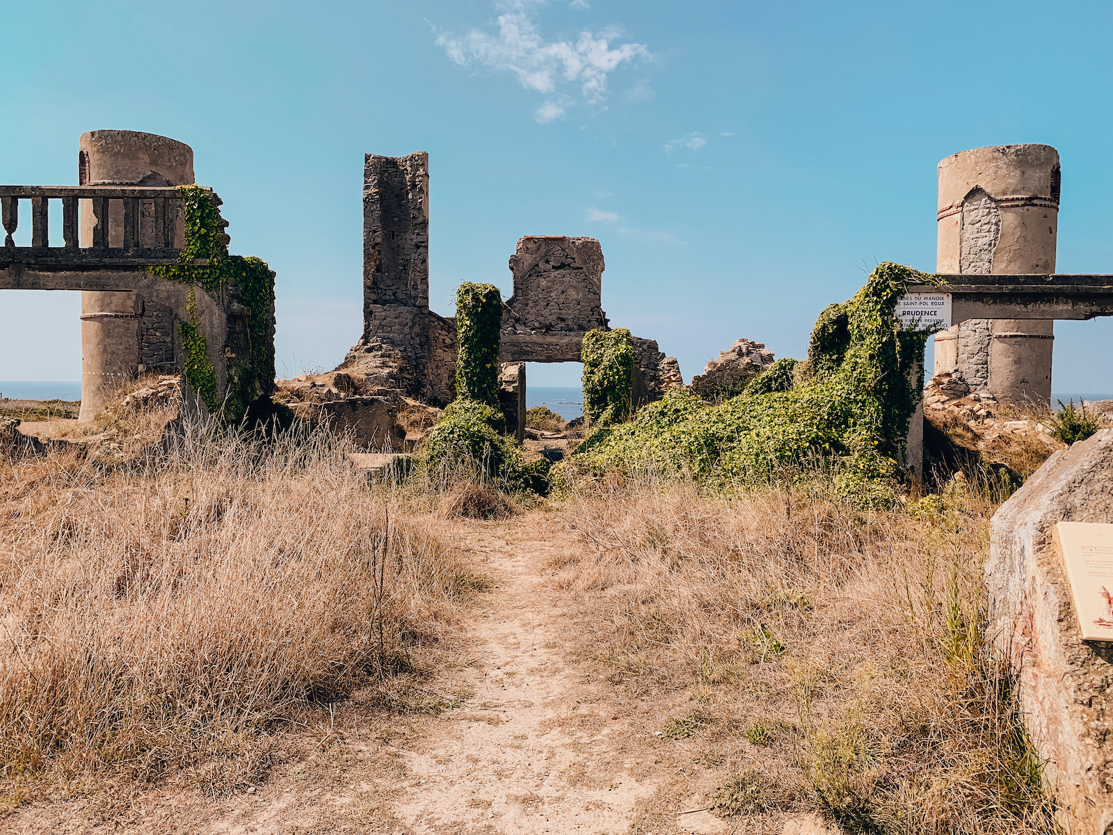 Mit dem Van durch Frankreich - Normandie und Bretagne - Roadtrip durch Frankreich - Campen in Frankreich - Campertrip Europa - Vanille in Europa - Reisen mit Hund - Reiseroute durch Frankreich mit dem Wohnmobil - Fashionladyloves by Tamara Wagner