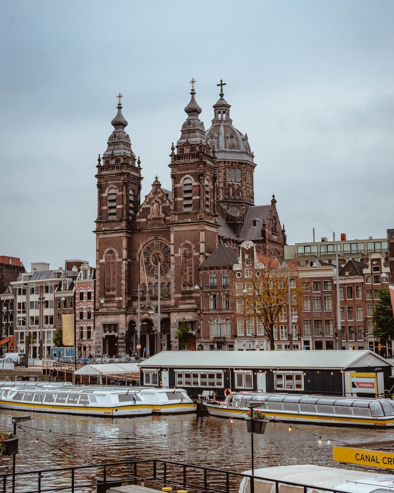 Die Besten Dinge Die Man Im Urlaub In Amsterdam Tun Kann Stand Up Paddling In Den Grachten